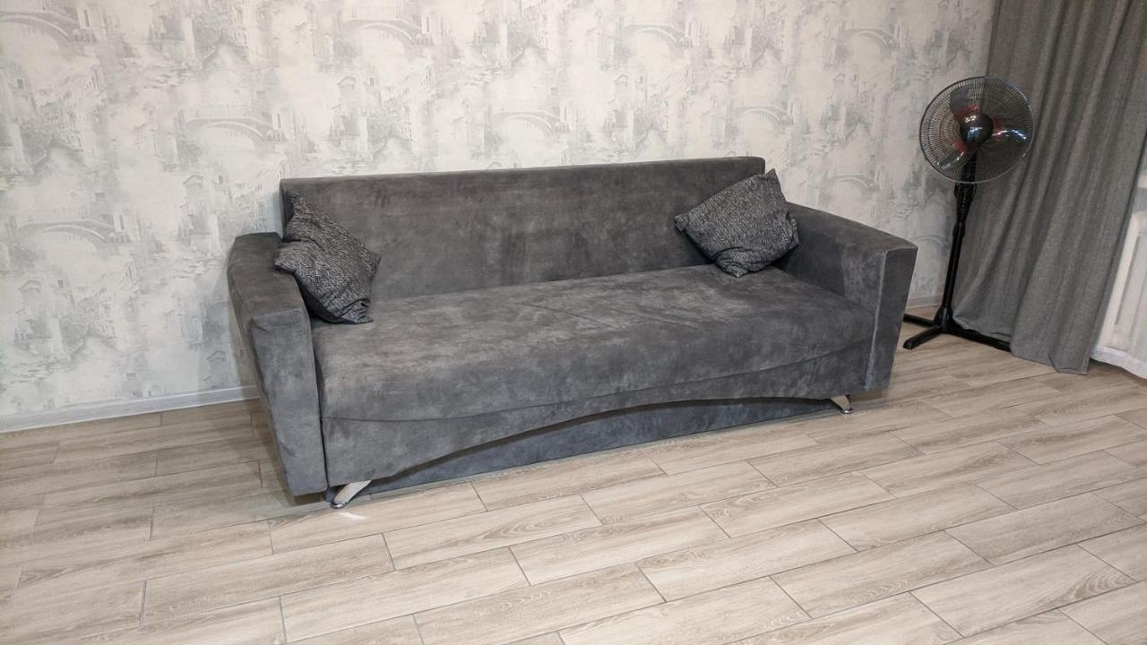 Apartment Near City Center On Peremohy Avenue 46 แชร์นีฮีฟ ภายนอก รูปภาพ
