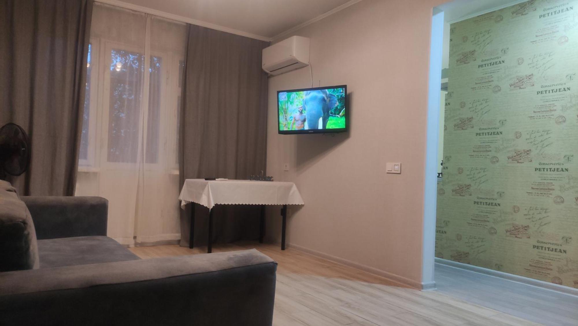 Apartment Near City Center On Peremohy Avenue 46 แชร์นีฮีฟ ภายนอก รูปภาพ