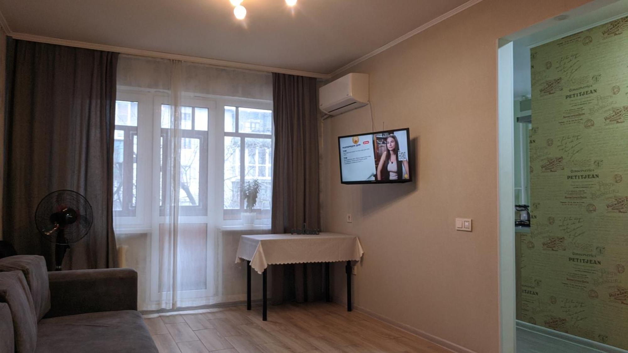 Apartment Near City Center On Peremohy Avenue 46 แชร์นีฮีฟ ภายนอก รูปภาพ