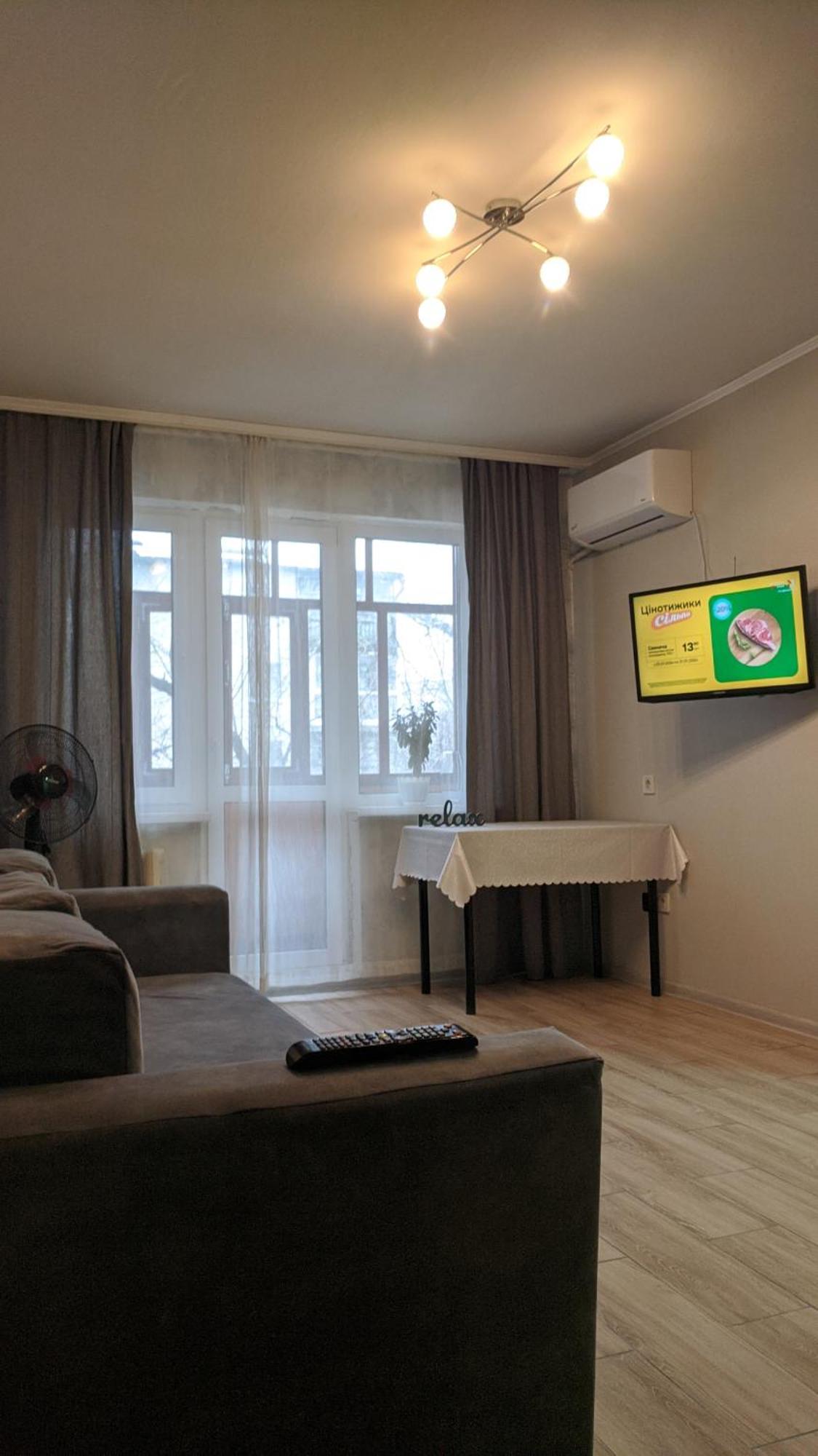 Apartment Near City Center On Peremohy Avenue 46 แชร์นีฮีฟ ภายนอก รูปภาพ