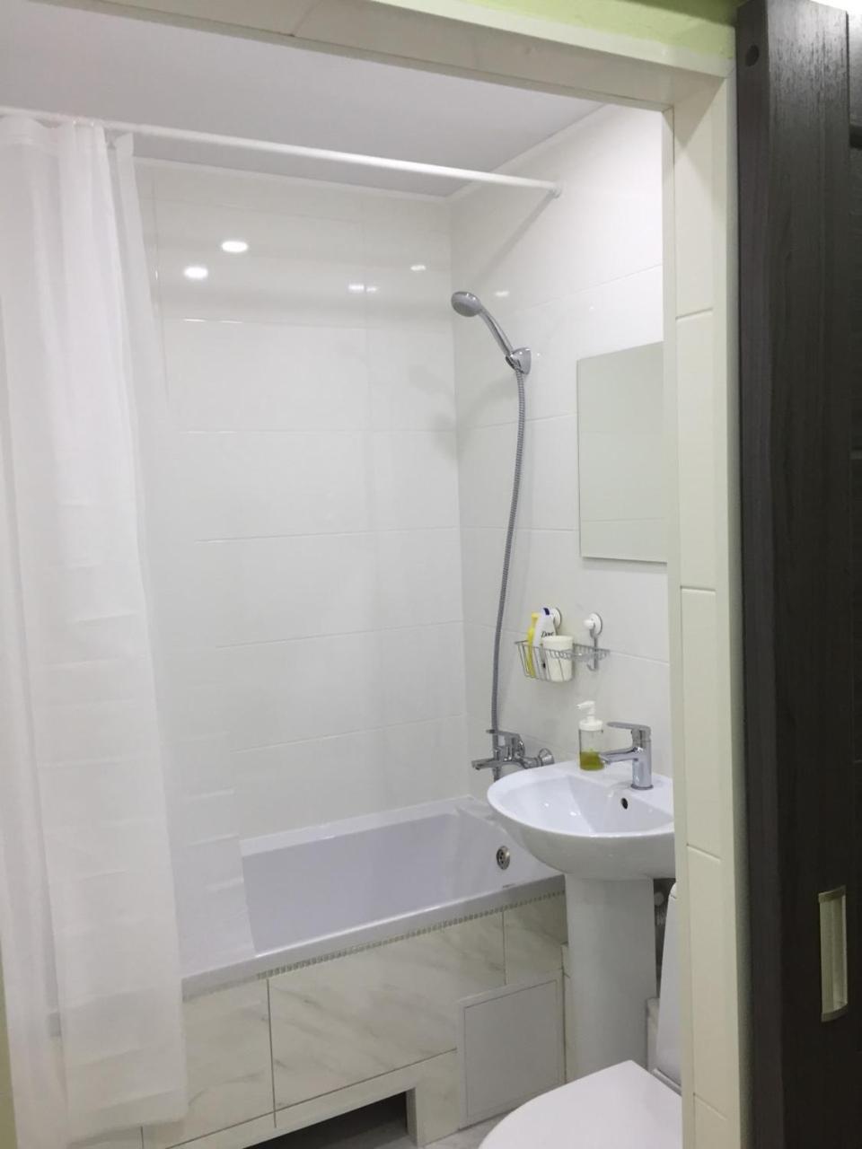 Apartment Near City Center On Peremohy Avenue 46 แชร์นีฮีฟ ภายนอก รูปภาพ