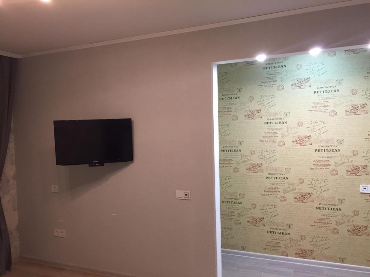 Apartment Near City Center On Peremohy Avenue 46 แชร์นีฮีฟ ภายนอก รูปภาพ
